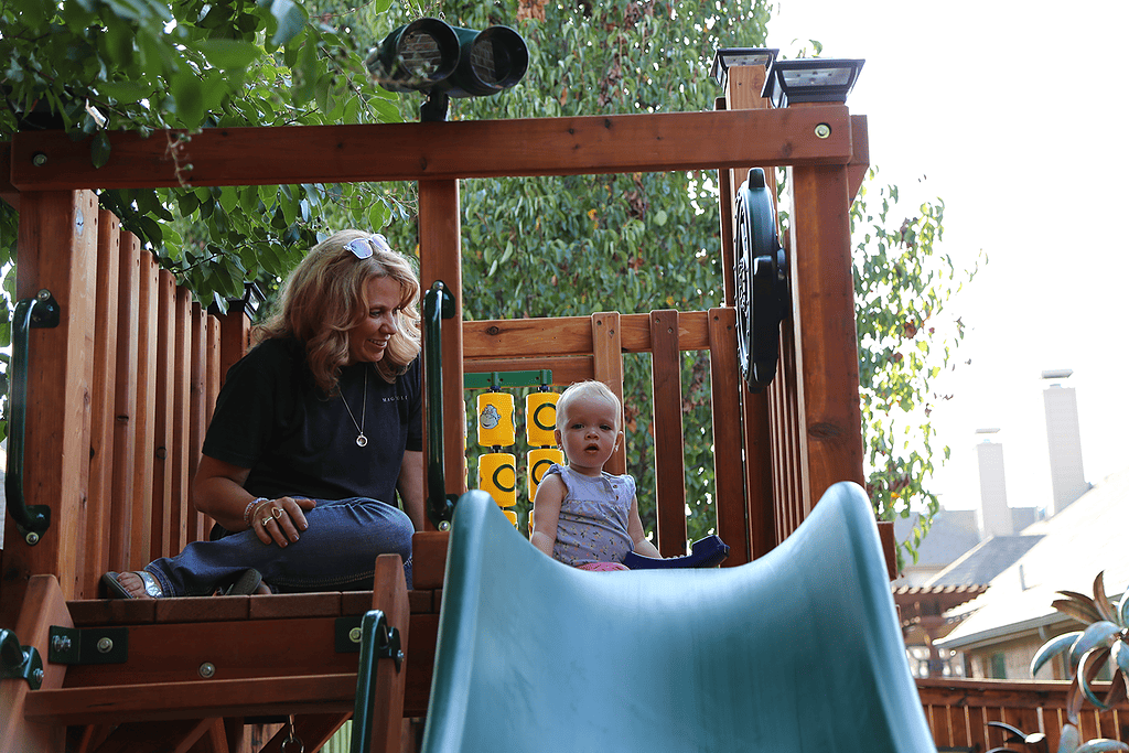 Micro playset with grandma and grandbaby