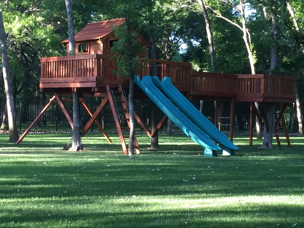 This is a Ticonderoga custom treehouse.
